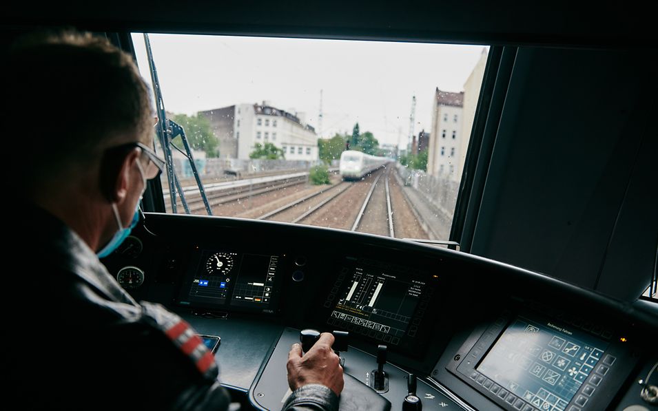 DB187147